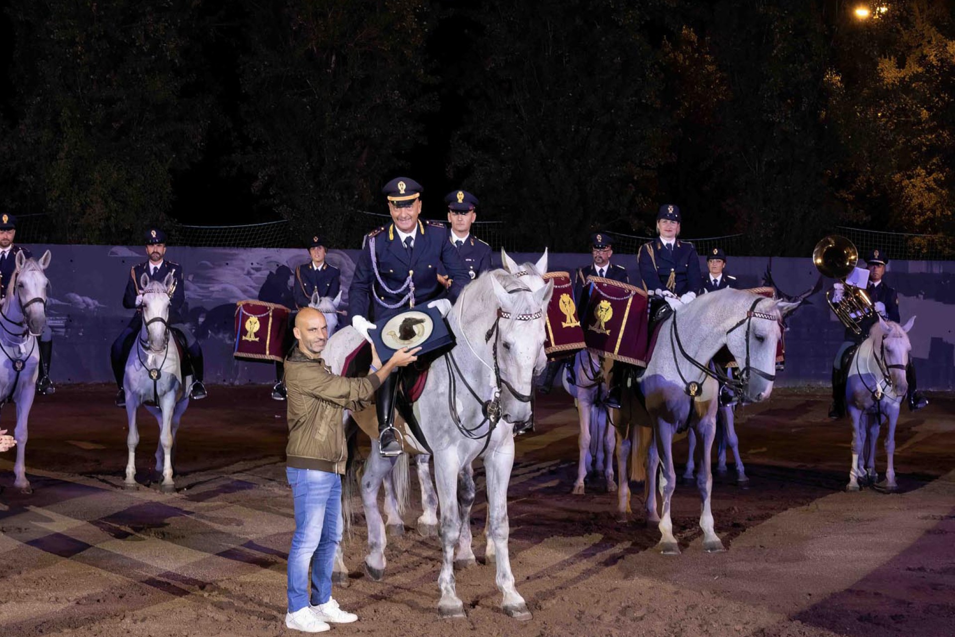 mostra-naz-cavallo persone a cavallo